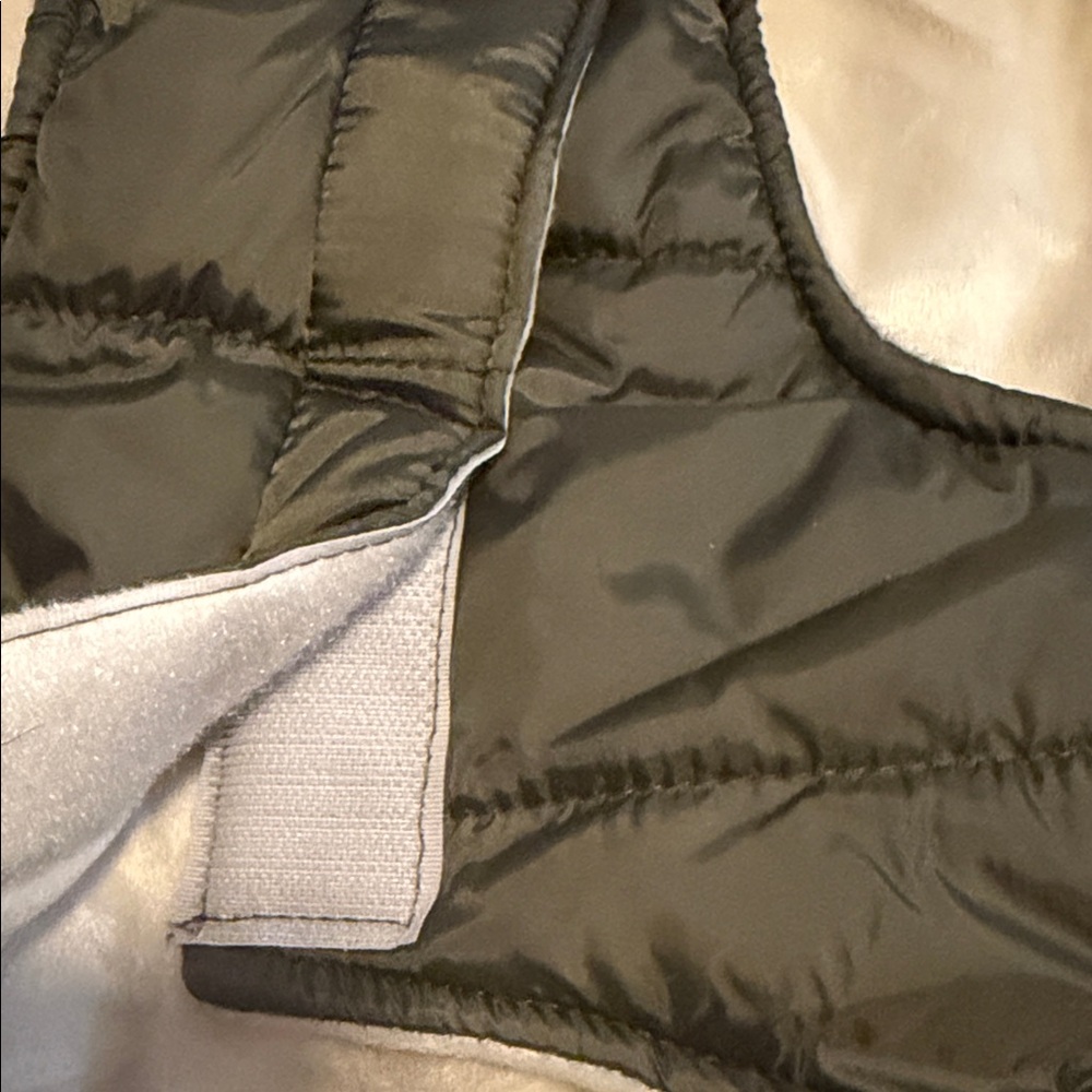 Title: New Frisco XL Quilted Dog Puffer Coat Army Green NWT - Picture 4 of 5